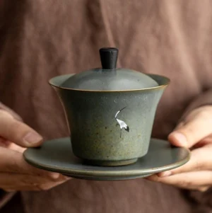 Main view of hand-painted Chinese ceramic crane gaiwan with gold trim